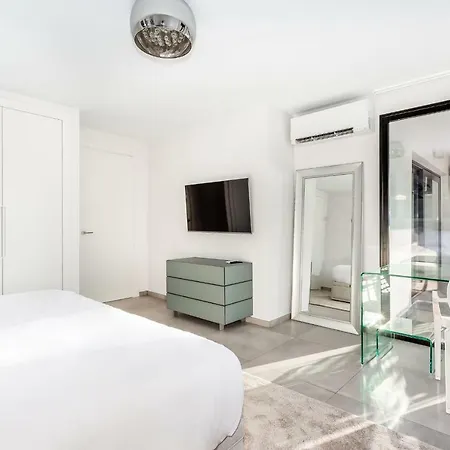 Apartment By Riva - Contemporary 1 Bedroom Luxury Inside Puerto Banus *